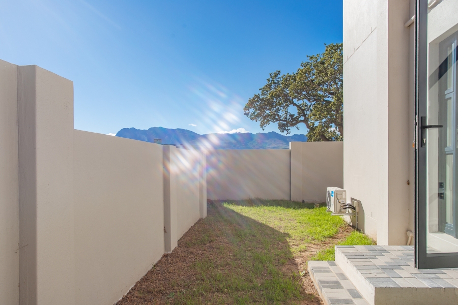 To Let 3 Bedroom Property for Rent in Honeydew Country Estate Western Cape